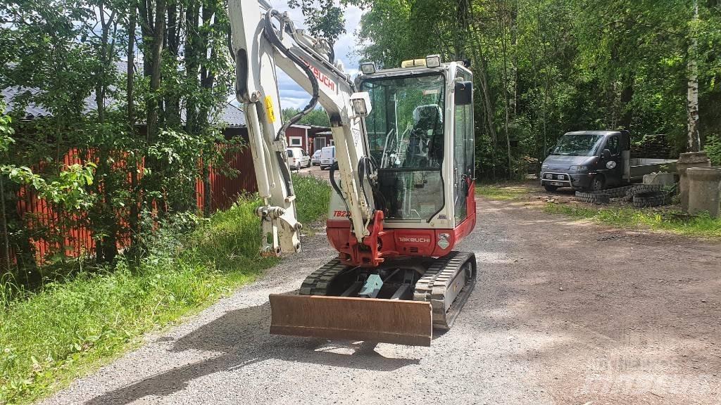 Takeuchi TB230 Mini ekskavatörler, 7 tona dek