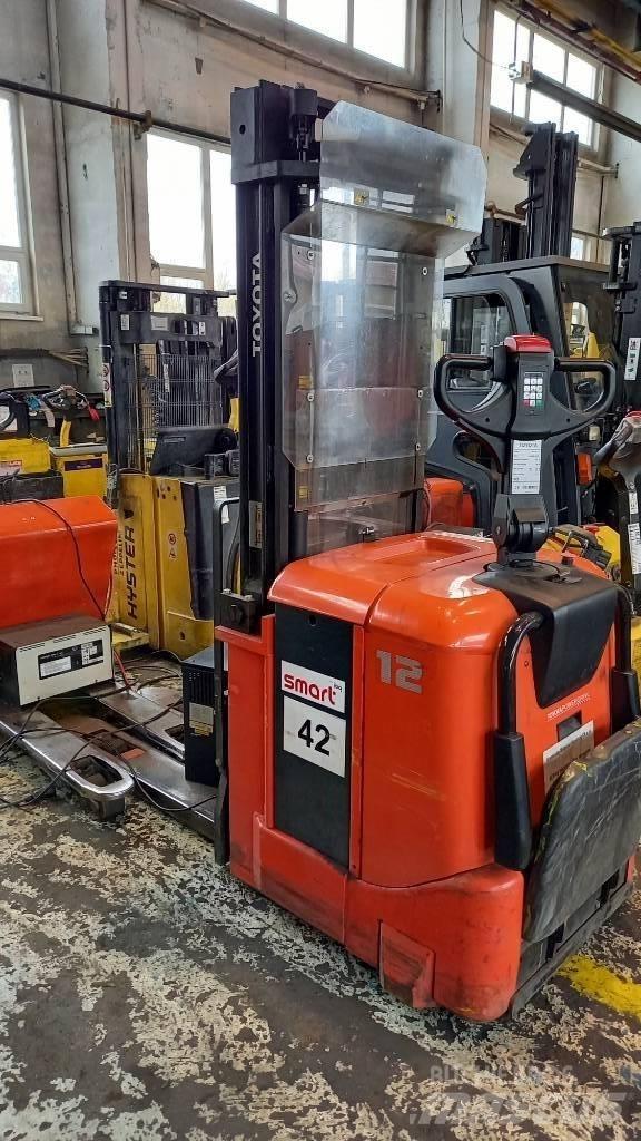 Toyota 7SLL12.5 Akülü depo ekipmanları