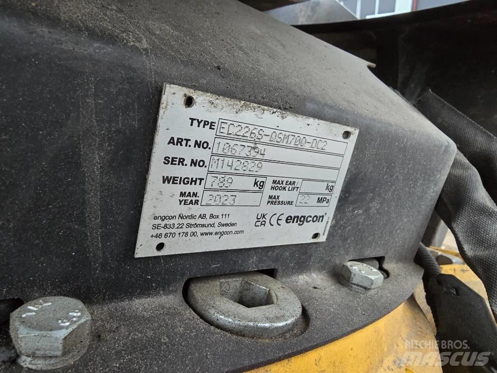 Komatsu PC 228 US-11 Paletli ekskavatörler