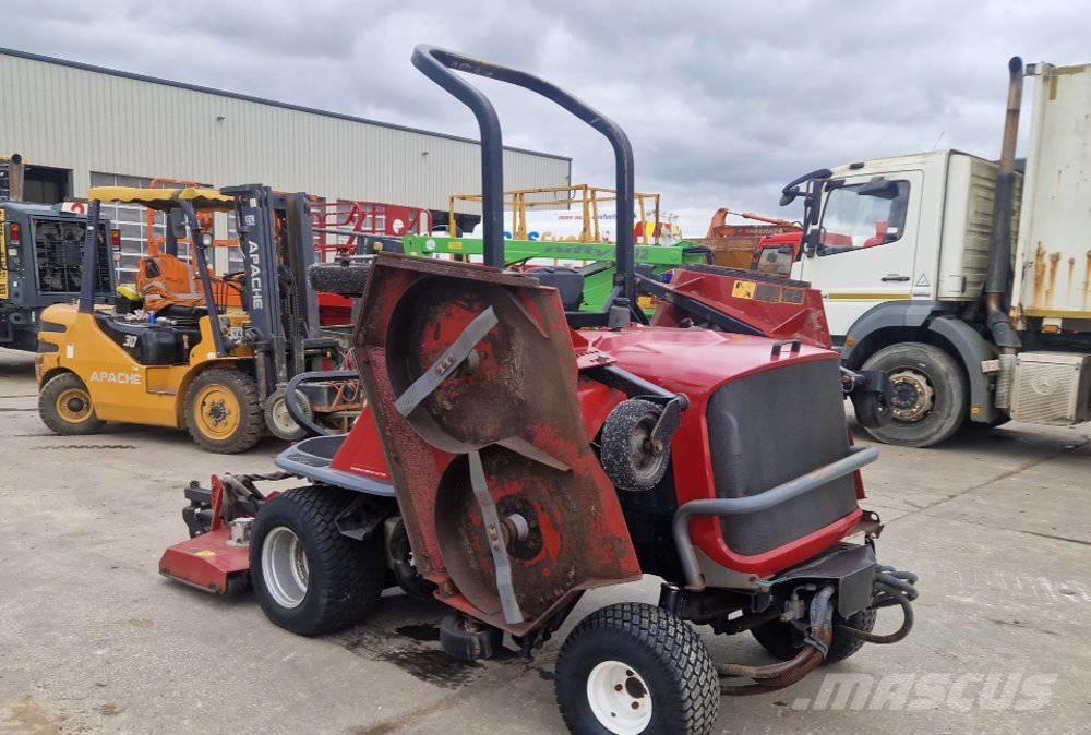 Toro R3240T Sıfır dönüşlü çim biçme makineleri