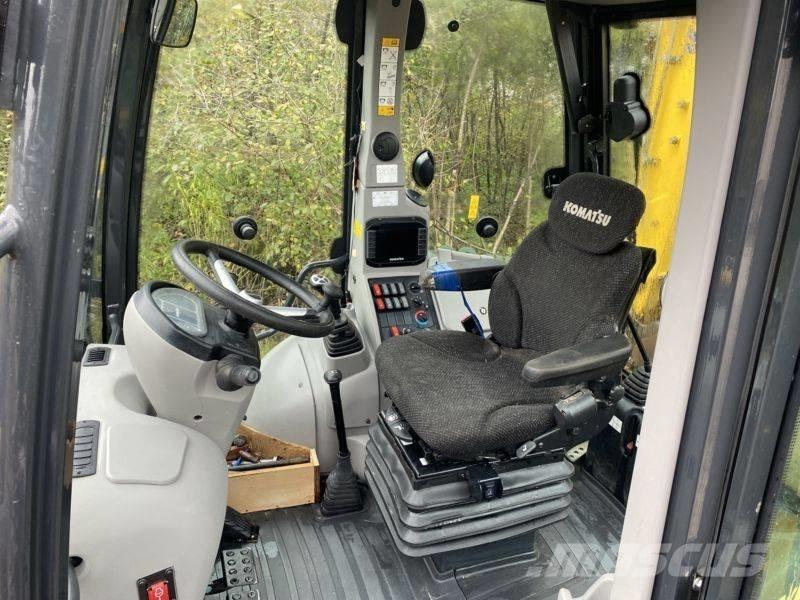 Komatsu WB 93 R-8 Kazıcı yükleyiciler - beko loder