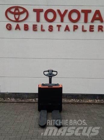 Toyota LWE 200 Düsük seviye kaldirici