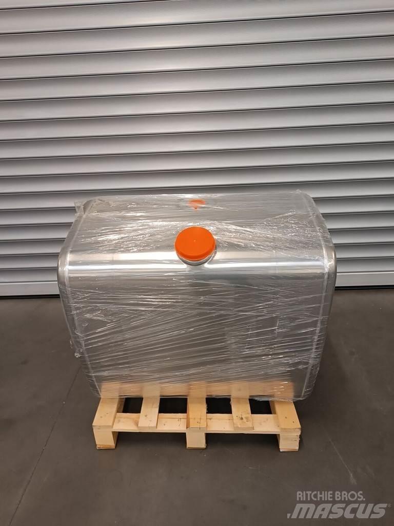 Volvo 400 L. Yakıt ve katkı maddesi tankları