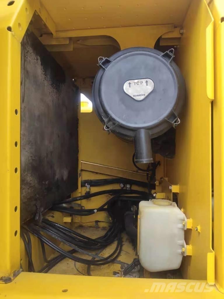 Komatsu 220-8 Paletli ekskavatörler