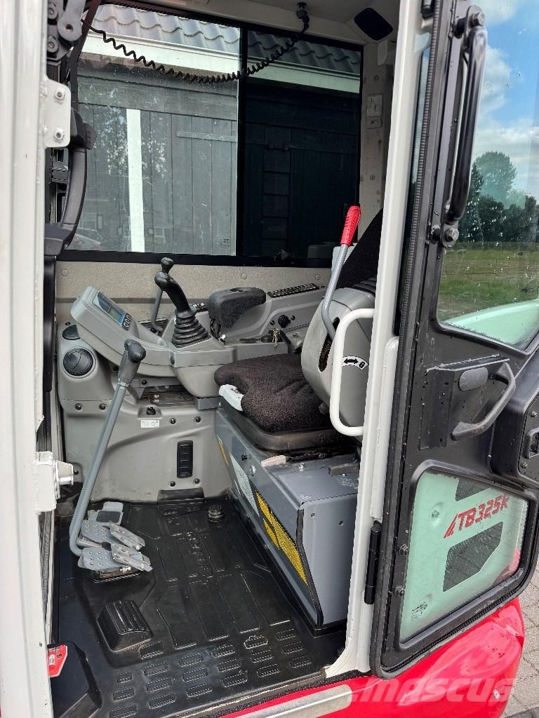 Takeuchi TB 325 R Mini ekskavatörler, 7 tona dek