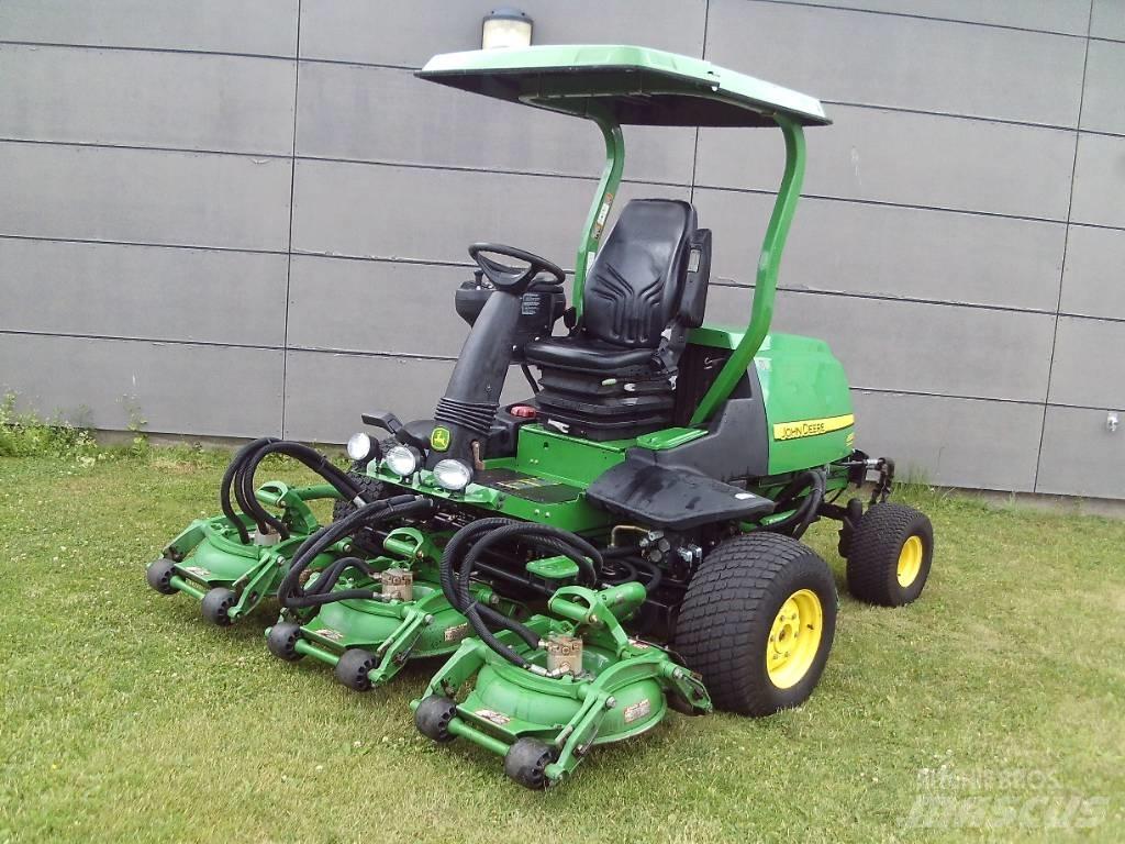 John Deere 8800 Mobil çim biçme makineleri