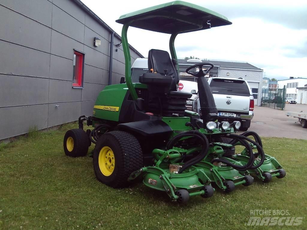 John Deere 8800 Mobil çim biçme makineleri