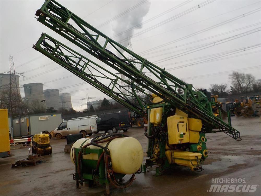 John Deere 510 Çekilir pülverizatörler