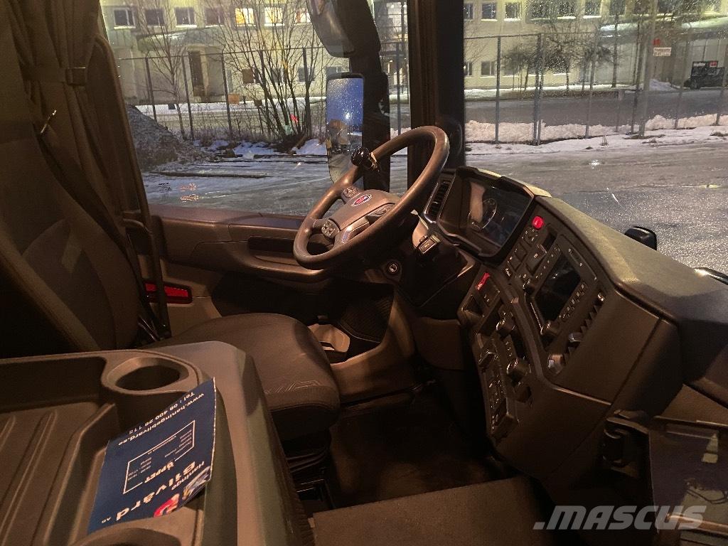 Scania LB Kapali kasa kamyonlar