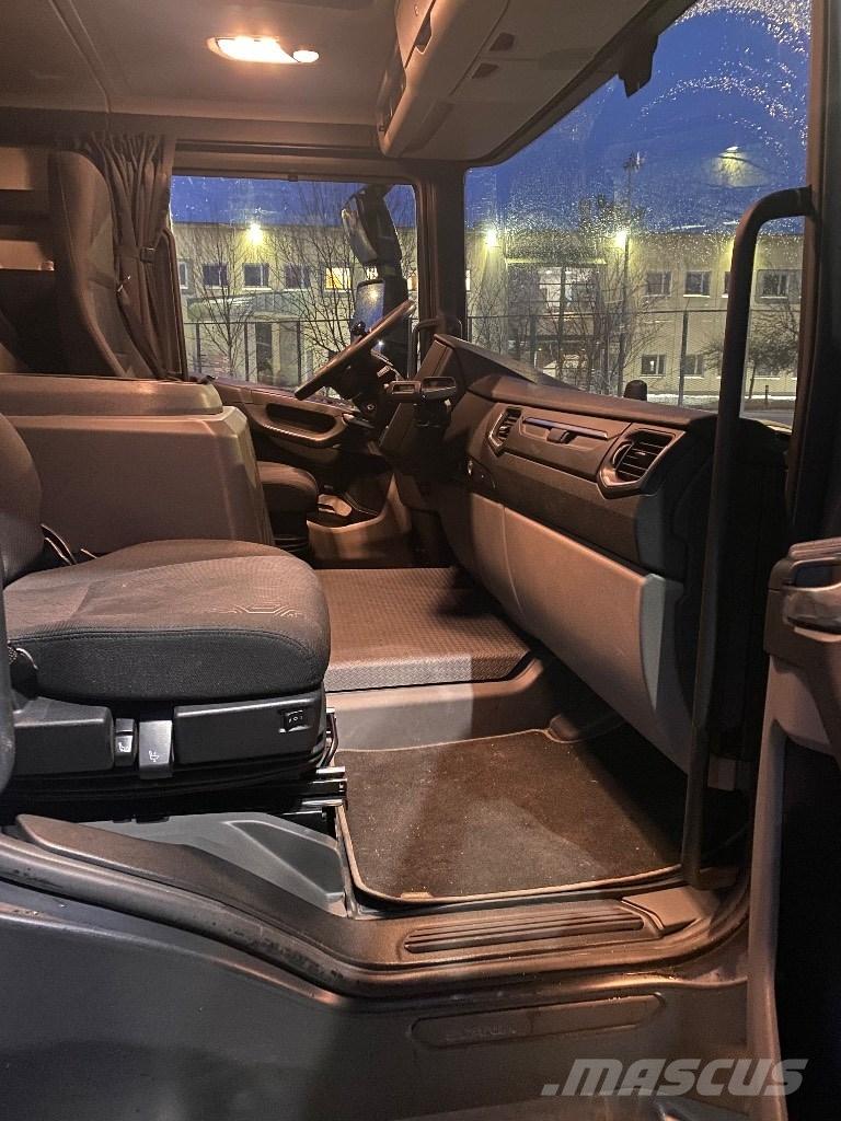 Scania LB Kapali kasa kamyonlar