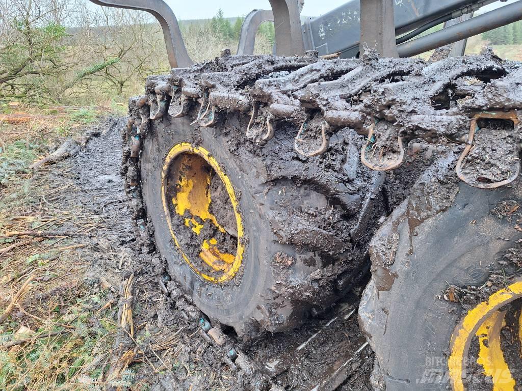 Ponsse Wisent 8W Tomruk yükleyici traktörler