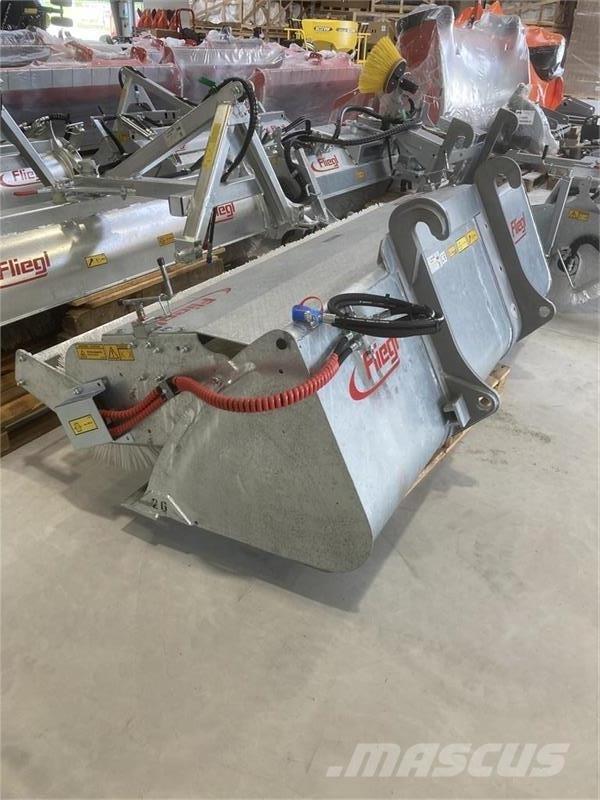 Fliegl Power Pro 260 Cadde süpürücüler