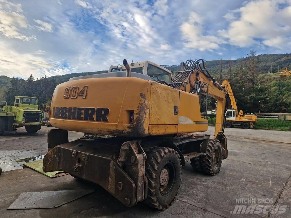 Liebherr A904C Lastik tekerli ekskavatörler