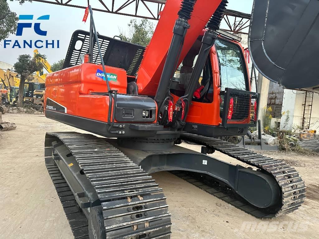 Doosan DX 225 LC Paletli ekskavatörler