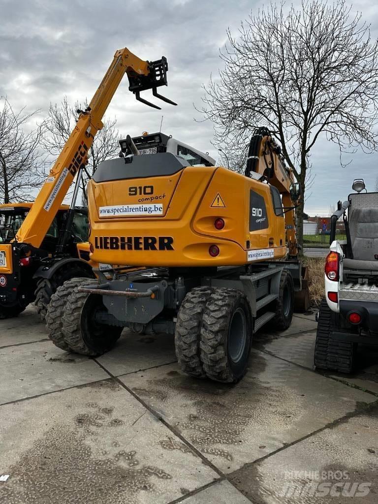 Liebherr 910 Compact Lastik tekerli ekskavatörler