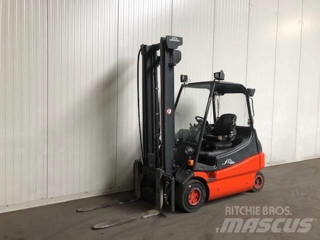 Linde E25-02 Elektrikli forkliftler