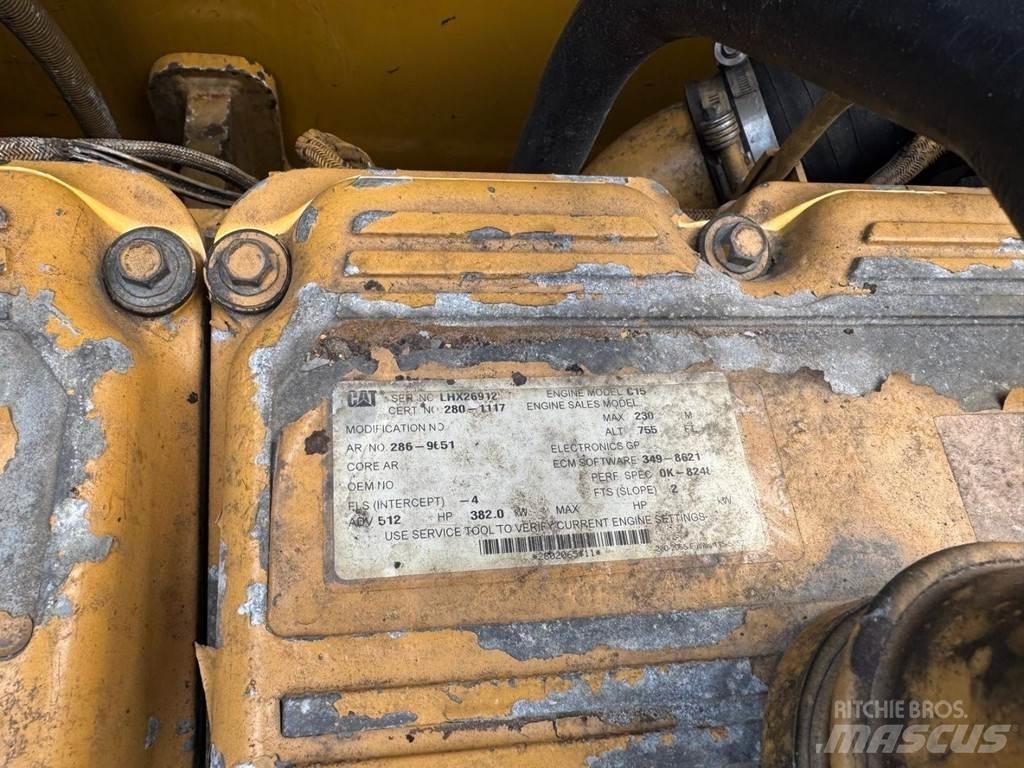 CAT 374DL Paletli ekskavatörler