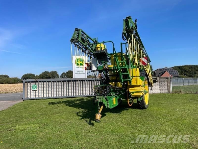 John Deere 824 Çekilir pülverizatörler