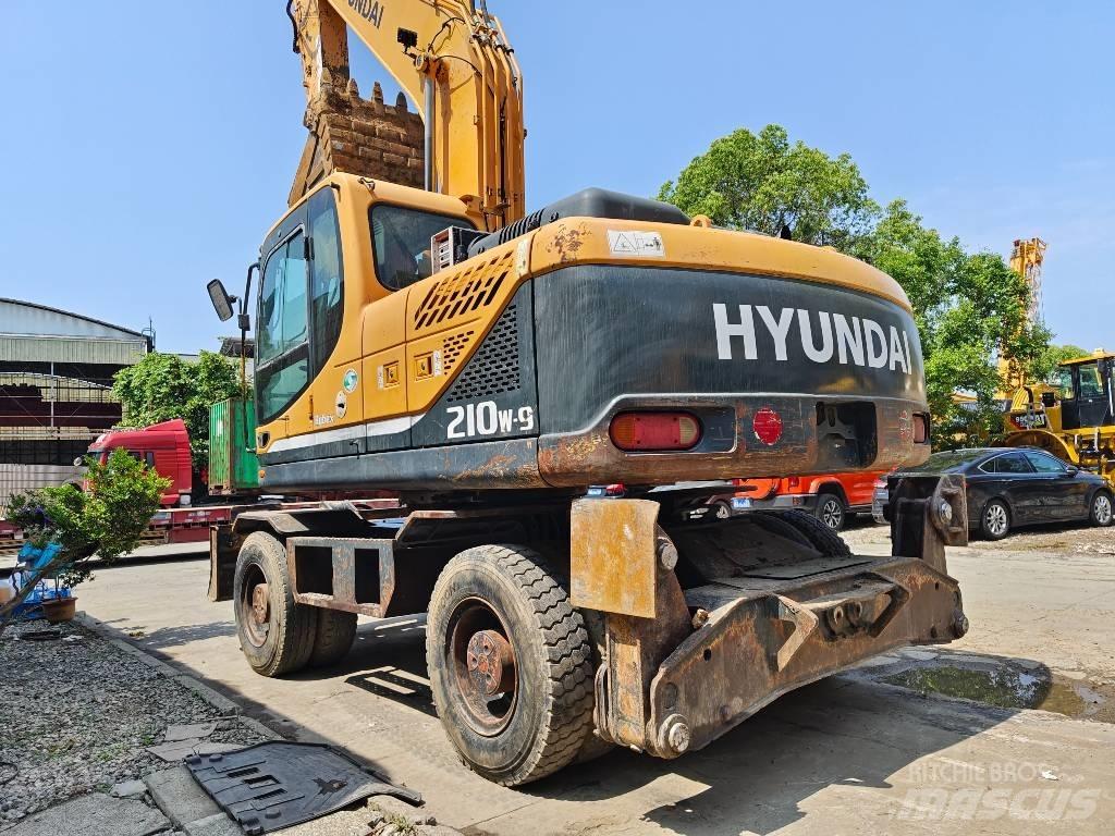 Hyundai R210W-9 Lastik tekerli ekskavatörler