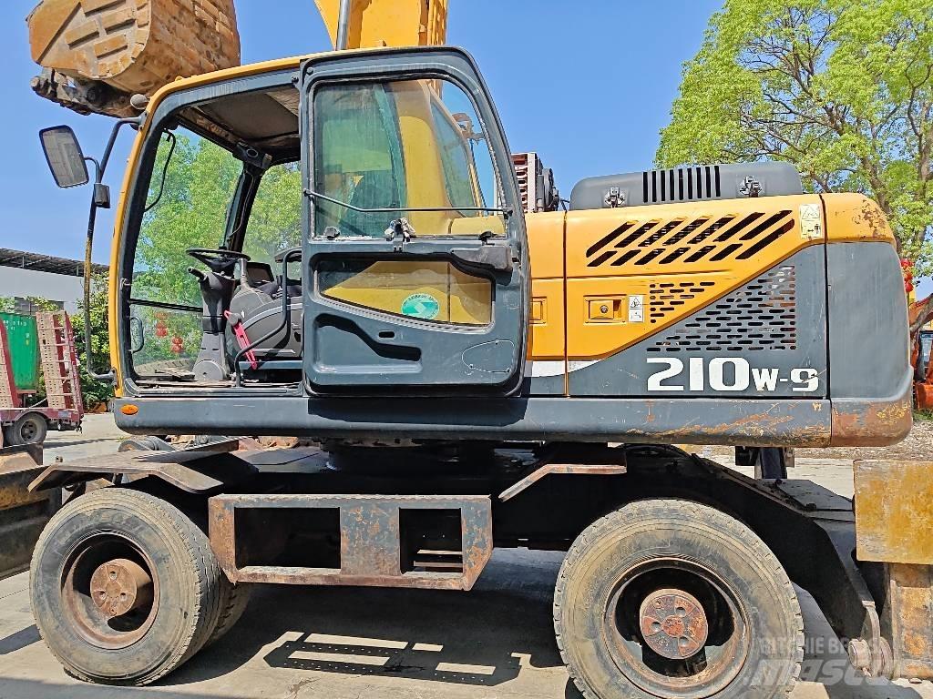 Hyundai R210W-9 Lastik tekerli ekskavatörler