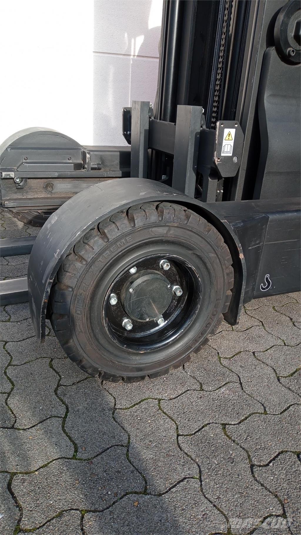 Toyota RRE160HR Reach truck - depo içi istif araçları