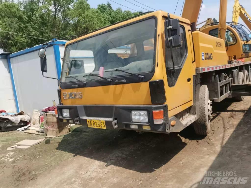 XCMG QY25K Yol-Arazi Tipi Vinçler (AT)