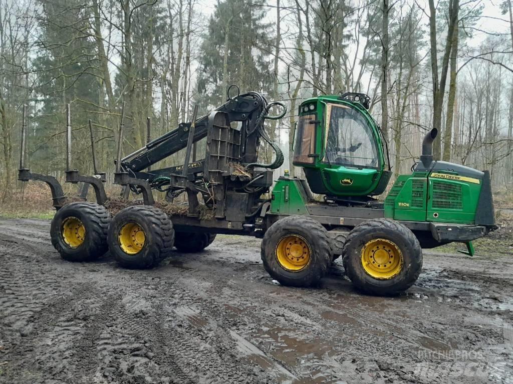 John Deere 1110 E Tomruk yükleyici traktörler