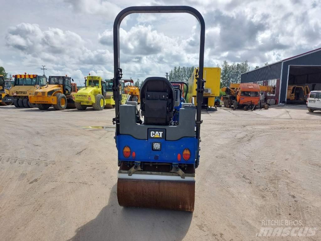 CAT CB 22B Çift tamburlu silindirler