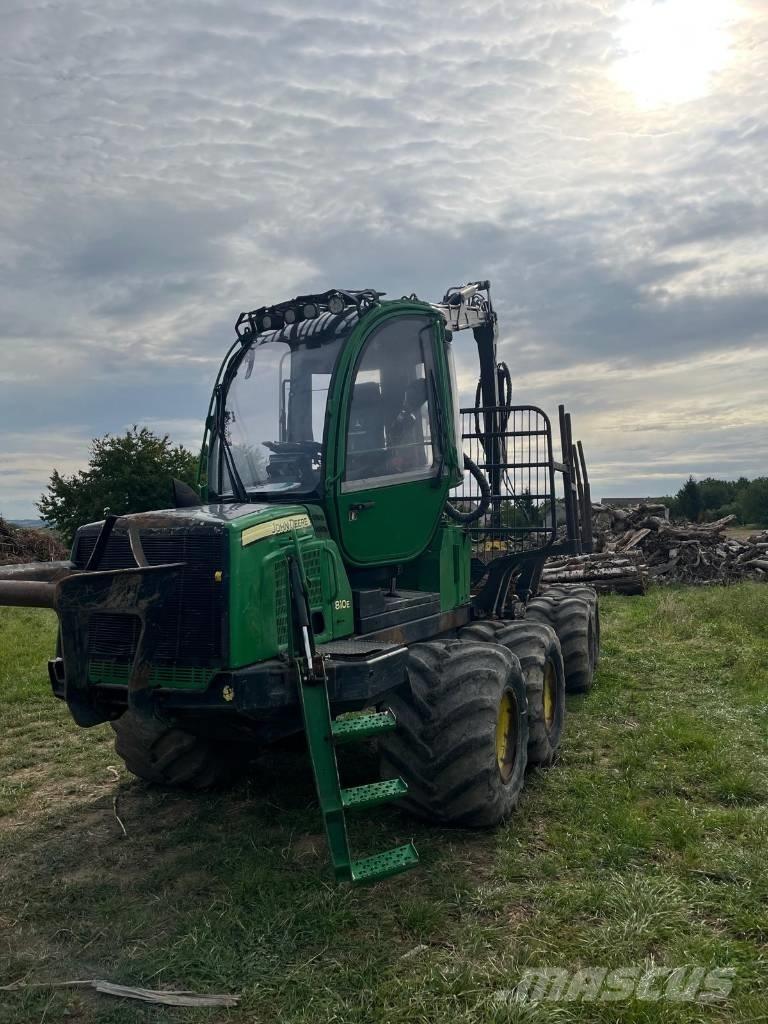 John Deere 810 E Tomruk yükleyici traktörler