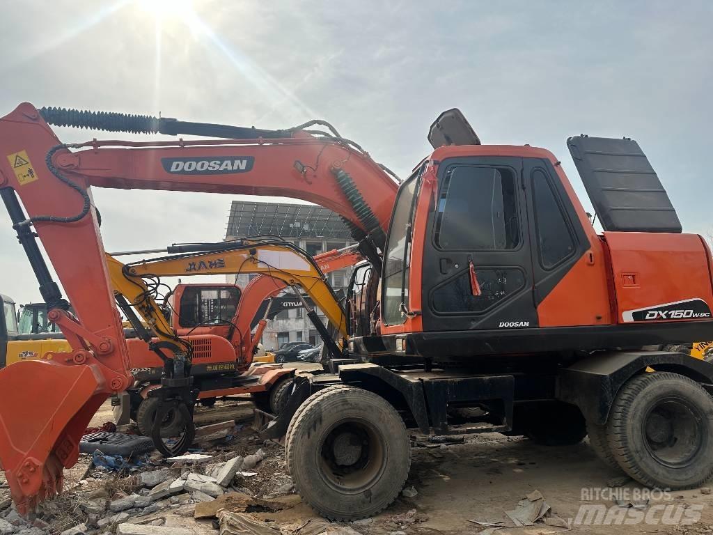 Doosan 150 Lastik tekerli ekskavatörler