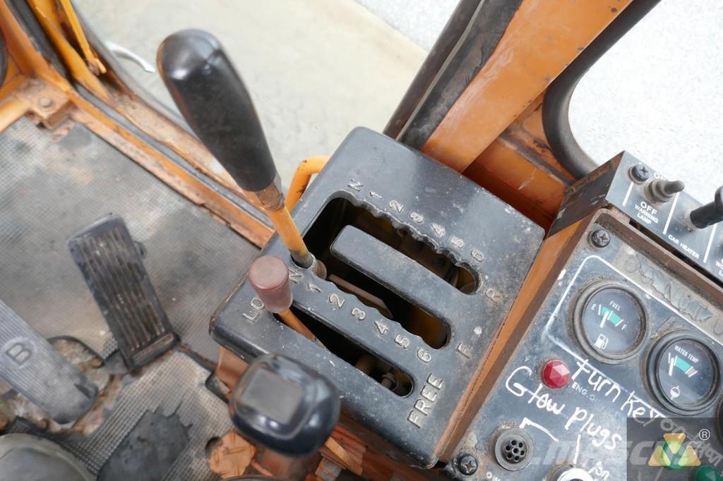 Mitsubishi MG300 Greyderler