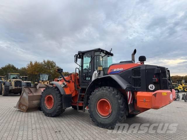 Hitachi ZW 250-6 Tekerlekli yükleyiciler