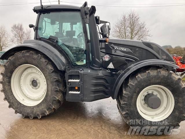Valtra T214 Versu Traktörler