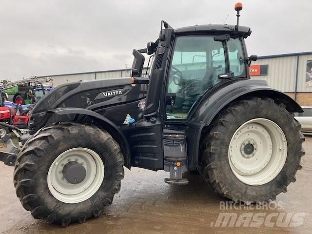 Valtra T214 Versu Traktörler