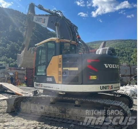 Volvo ECR 235 EL Paletli ekskavatörler