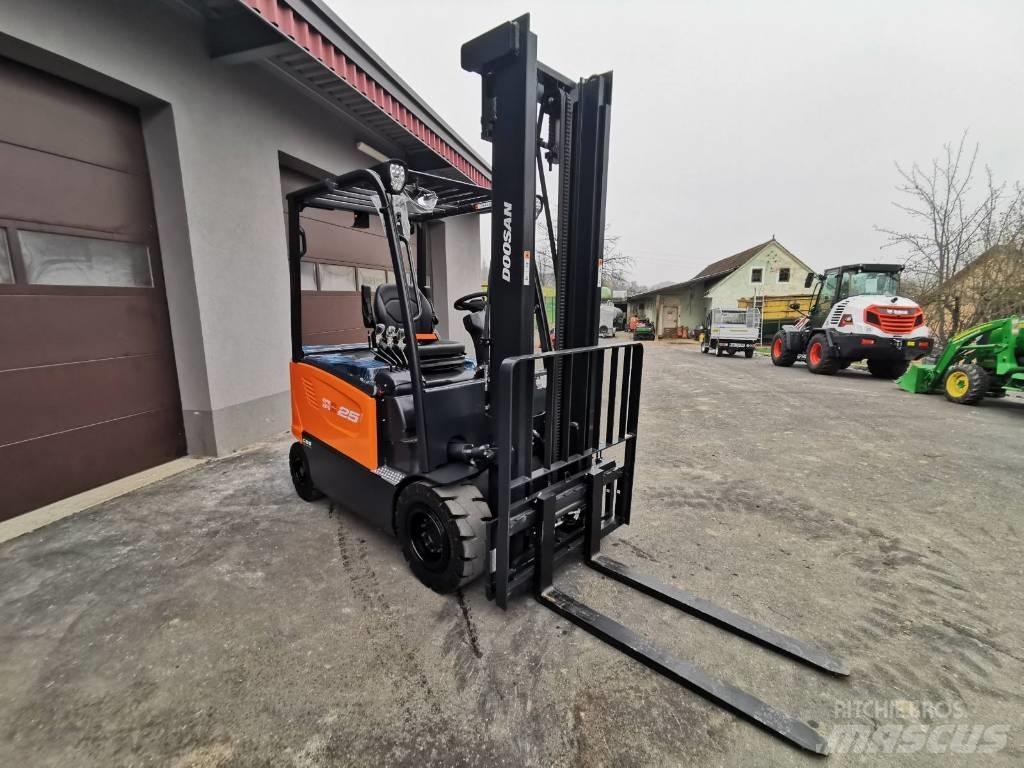 Doosan B25S-7 Elektrikli forkliftler