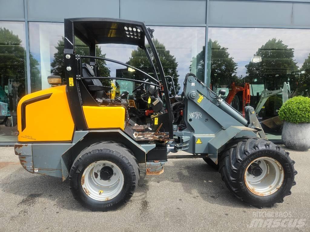 GiANT v5003 x-tra Mini yükleyiciler