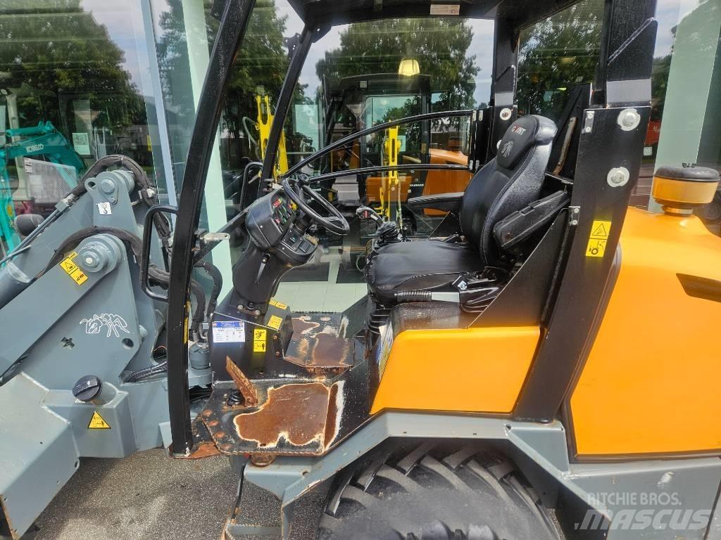 GiANT v5003 x-tra Mini yükleyiciler
