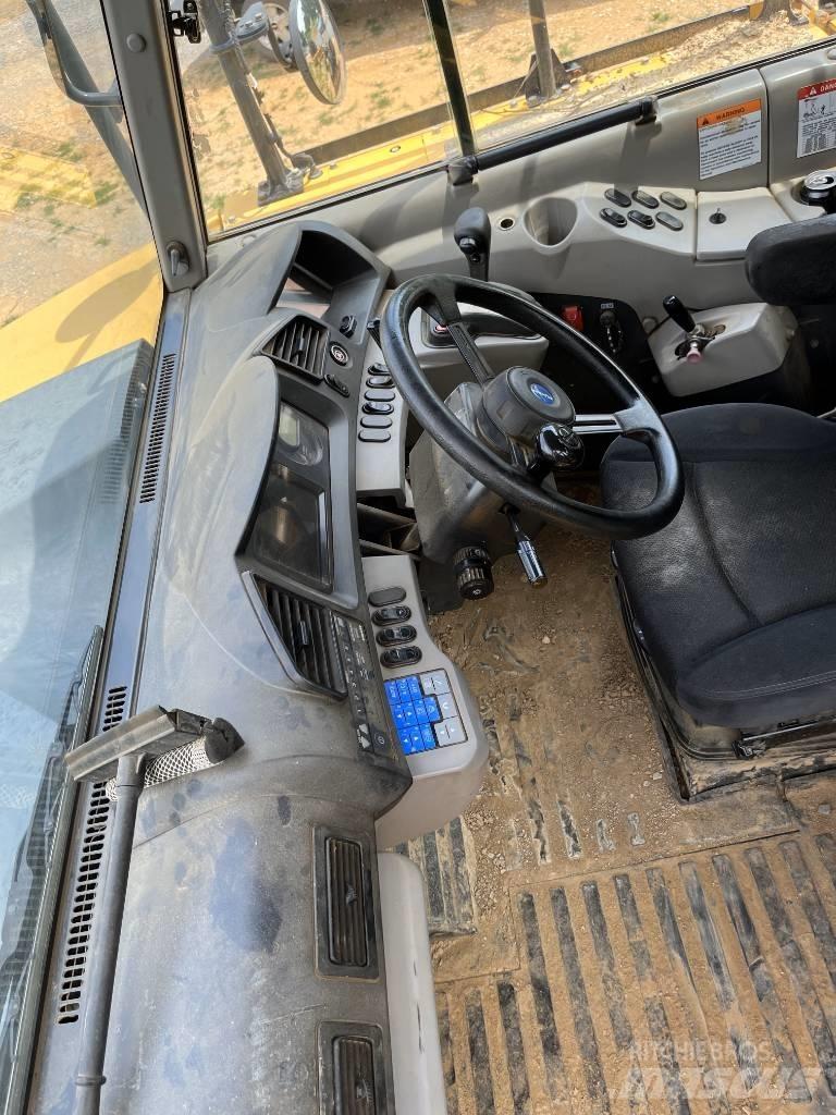 Komatsu HM 400 Belden kirma kaya kamyonu