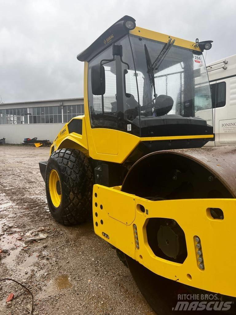 Bomag BW211 D5 Tek tamburlu silindirler