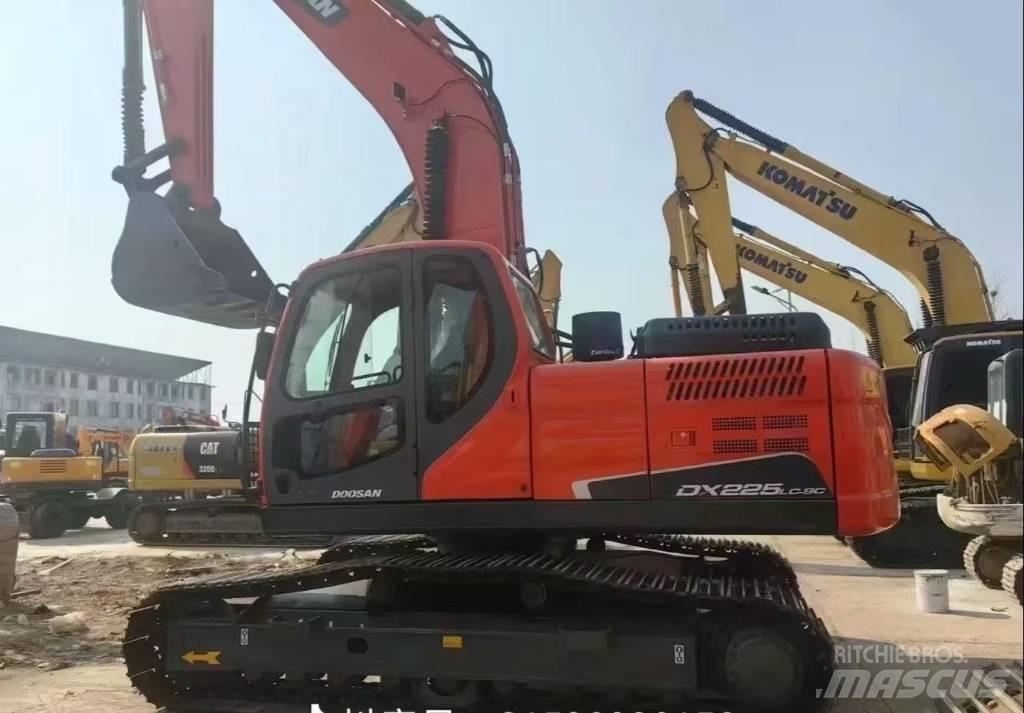 Doosan DX 225 LC Paletli ekskavatörler