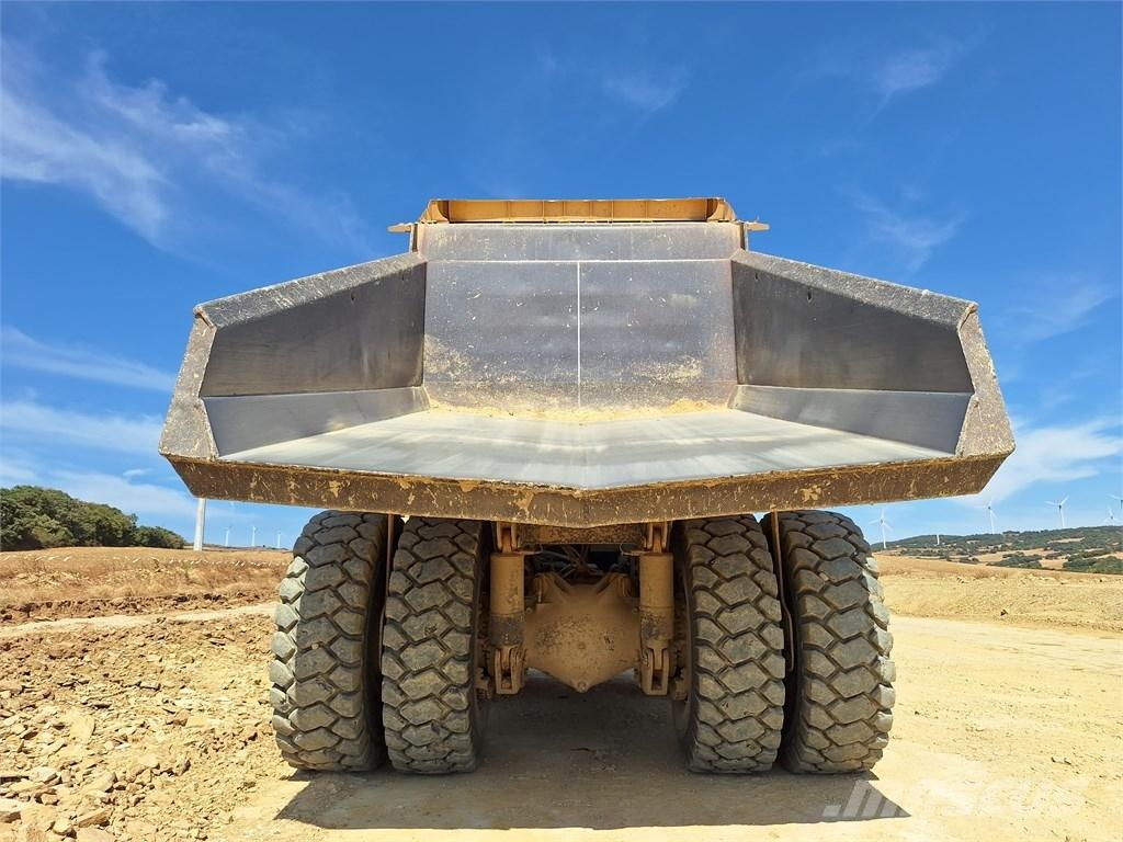 Komatsu HD 605-7E0 Yol disi kaya kamyonu