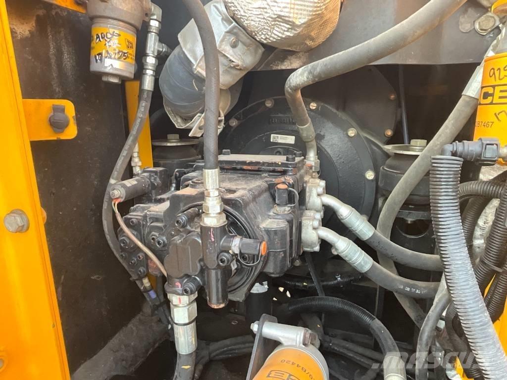JCB JS 130 LC 4F Paletli ekskavatörler