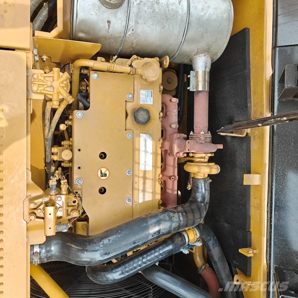 CAT 323 D L Paletli ekskavatörler