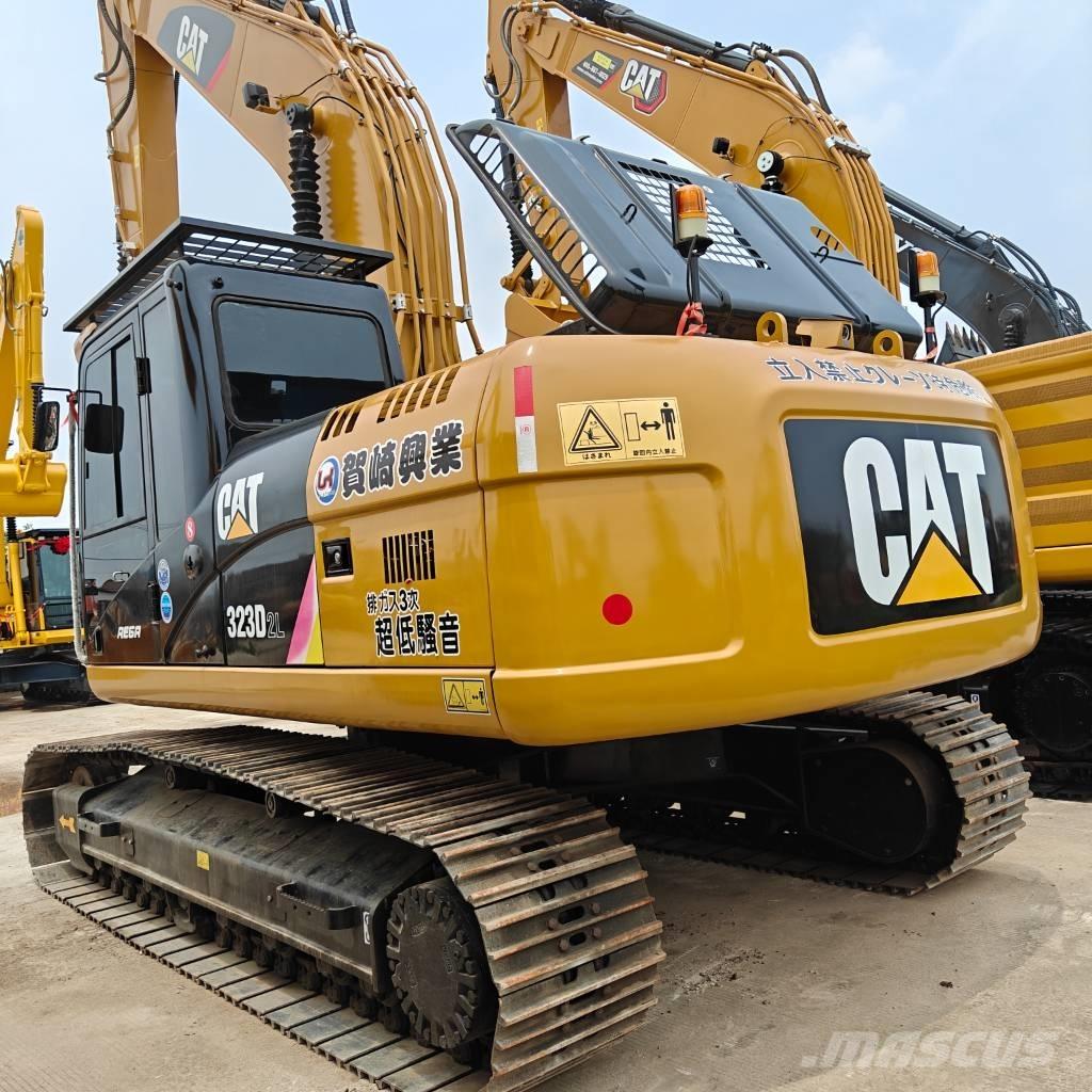 CAT 323 D L Paletli ekskavatörler