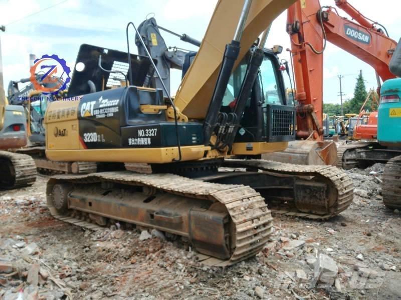 CAT 323 D L Paletli ekskavatörler