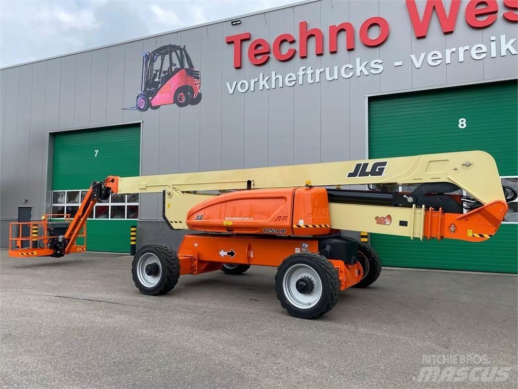 JLG 1250AJP Körüklü personel platformları