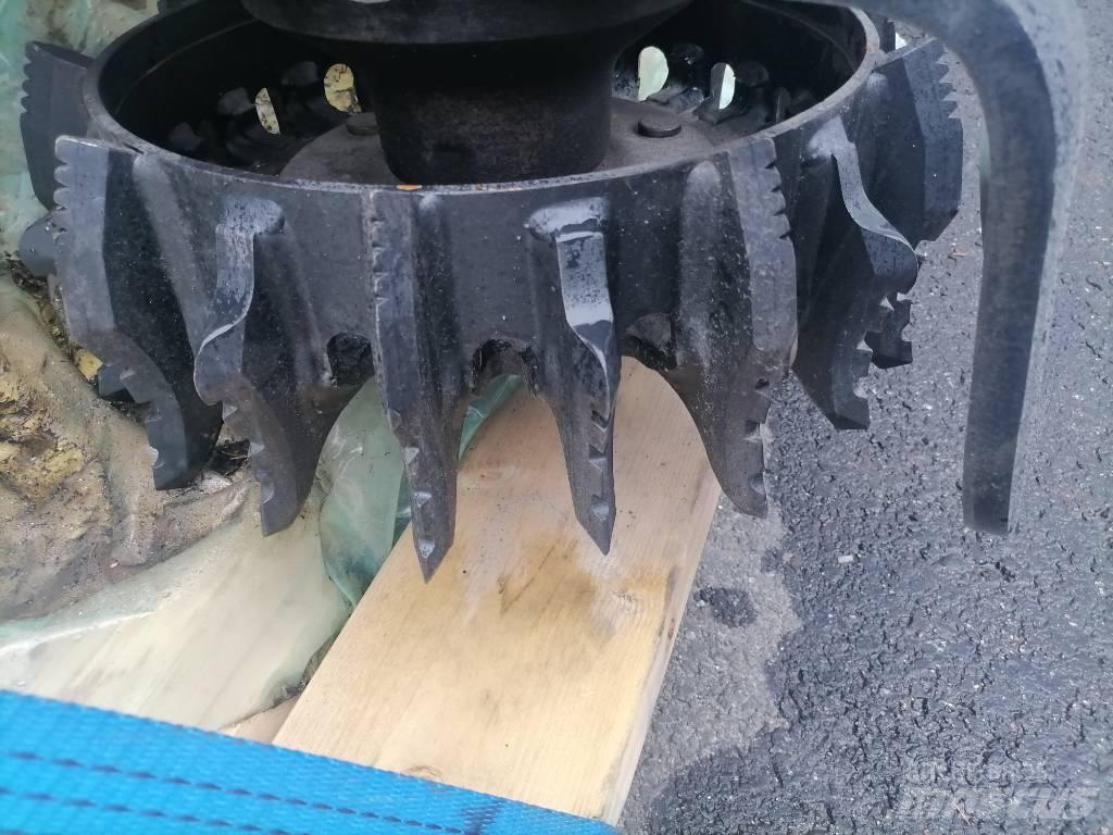 Komatsu C 124 Biçerdöverler