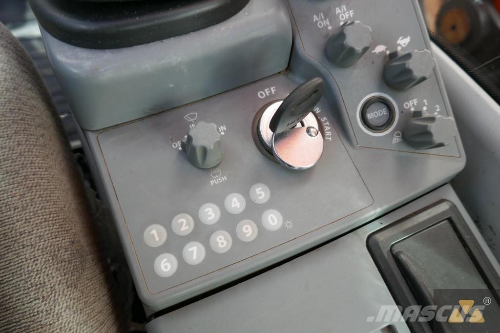 Hitachi ZX300LC-6 Paletli ekskavatörler