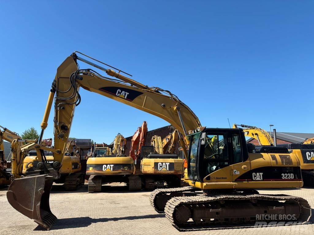 CAT 323 D L Paletli ekskavatörler